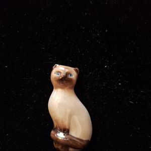 Siamese cat pin